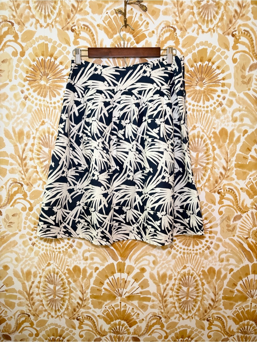 Ann Taylor Navy & White Tropical Palm Print A-Line Skirt | Summer Resort Coastal - Picture 5 of 9